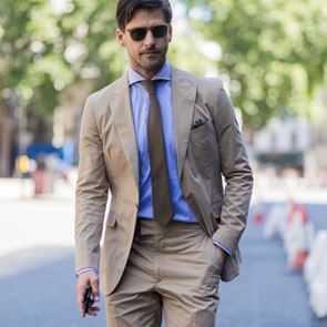 Η εκδίκηση του μπεζ κοστουμιού