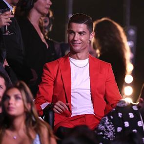 Το κόκκινο κοστούμι του Cristiano Ronaldo στα φετινά MTV EMAs