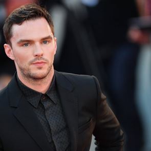Ο Nicholas Hoult και οι κανόνες του στυλ