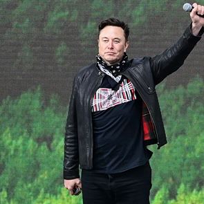 Ο <em>Elon</em> <em>Musk</em> ενεργοποιεί το Starlink πάνω από την Ουκρανία