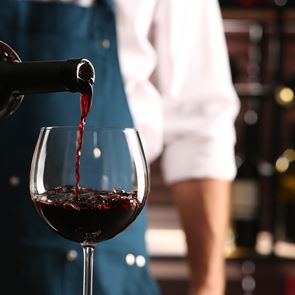 Τι θα γίνει αν πίνεις κάθε μέρα ένα ποτήρι κρασί