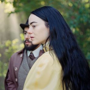 Ξέρουμε πού θα δεις το Poor Things αν δε θες να πας στον κινηματογράφο