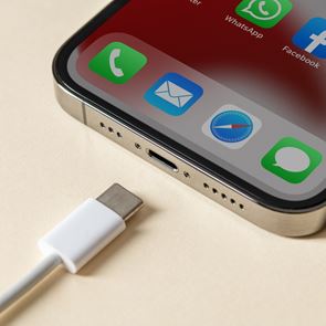 Όπως όλα δείχνουν, το νέο <em>iPhone</em> ενέδωσε στη θύρα USB-C