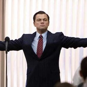 10 χρόνια πέρασαν από το εμβληματικό &#39;δε φεύγω&#39; του Leonardo DiCaprio στον &#39;Λύκο της Wall Street