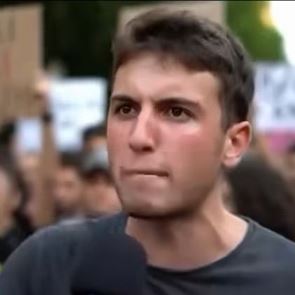 Σοκαριστικό AI βίντεο με διαδήλωση Ελλήνων κατά της Τεχνητής Νοημοσύνης