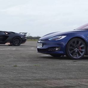 <em>Tesla</em> Model S εναντίον Lamborghini Aventador S