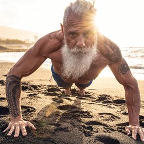 Οι καλύτερες ασκήσεις για να είσαι fit μεγαλώνοντας, σύμφωνα με το Harvard