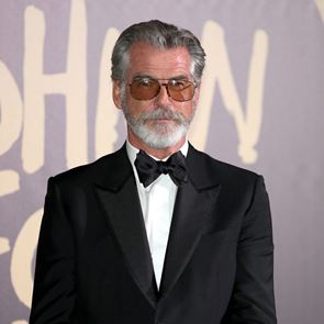 Στα 66 του, ο Pierce Brosnan είναι πιο cool από τον James Bond