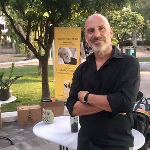 Συνελήφθη ο συγγραφέας του βιβλίου &#39;Το Δώρο&#39;, Στέφανος Ξενάκης