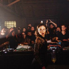 Aυτό το Σάββατο η techno Αθήνα θα χορεύει στο Techniques