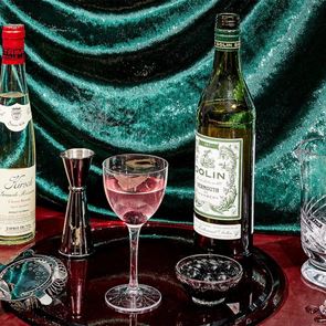 Στο Παρίσι του 1920 με ένα Rose στο χέρι