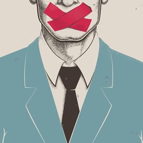 Πώς να αποστομώσεις όσους σε ρωτούν στα οικογενειακά τραπέζια γιατί είσαι single