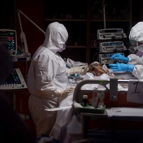 Covid-19: Φόβους για τρίτο κύμα εκφράζει ειδικός