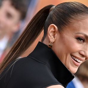 Στο πρώτο trailer για του Atlas η Jennifer Lopez δείχνει τρομοκρατημένη