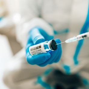 Η τρίτη δόση των εμβολίων και τα αντισώματα που παράγονται