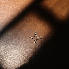 ΟΡΩΜΑΙ: Η πιο ολοκληρωμένη συλλογή καρφιτσών