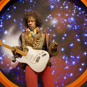 Στο σφυρί κιθάρες των Jimi Hendrix και Bob Marley