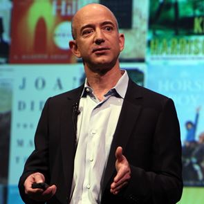 &lt;em>Jeff&lt;/em> &lt;em>Bezos&lt;/em>, πιο πλούσιος και από τους μεγιστάνες σούπερ ήρωες