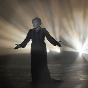 Γιατί η Μαρινέλλα συνεχίζει να τραγουδάει