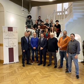 Ο Όμιλος HotelBrain αρωγός των κωφών στην πρόσβασή τους στην αγορά εργασίας