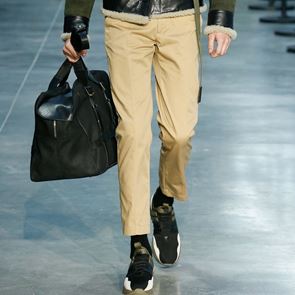 Το επίκαιρο πάντρεμα τσάντας με παπούτσια