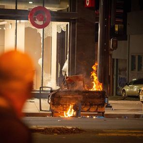 Οι ΗΠΑ τυλίγονται στις φλόγες μετά τη δολοφονία George Floyd