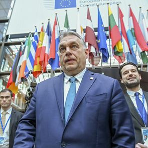 O κορονοϊός είναι μεγάλη ευκαιρία για ακροδεξιούς σαν τον Viktor Orban