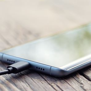 Πώς μπορείς να φορτίσεις το κινητό σου χωρίς φορτιστή