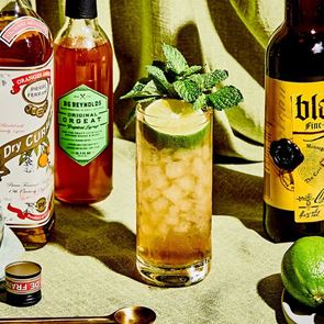 Η ιστορία και η συνταγή του Mai Tai