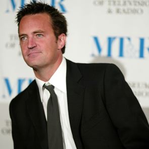 Τα &#39;Φιλαράκια&#39; συνόδευσαν τον Matthew Perry στην τελευταία του κατοικία