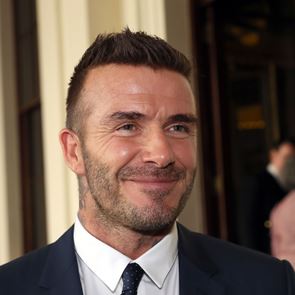 Ο David Beckham φορά κοστούμι και παραδίδει μαθήματα διαχρονικού στυλ