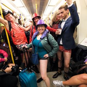 Γιατί κάτοικοι του Λονδίνου μπήκαν στο μετρό χωρίς παντελόνι (video