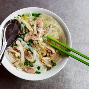 Πώς θα φτιάξεις το pho, το εθνικό φαγητό του Βιετνάμ