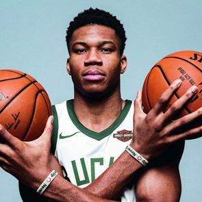 Πώς και πόσο μεγαλώνει ο μισθός του Γιάννη Αντετοκούνμπο