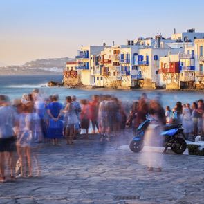 Σαφάρι για ένα δωμάτιο στις Κυκλάδες τον Αύγουστο