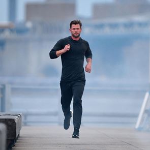 Ο Chris Hemsworth μεταμορφώνεται σε Hulk Hogan