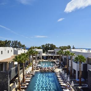 Το 5* Radisson Blu Zaffron στη Σαντορίνη άνοιξε τις πύλες