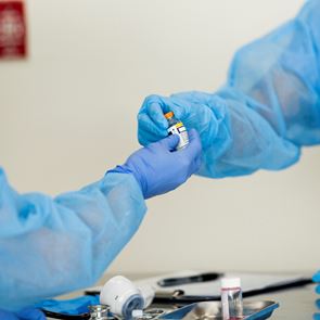 Η πιο υποσχόμενη έρευνα για το εμβόλιο του κορονοϊού διεξάγεται στην Οξφόρδη