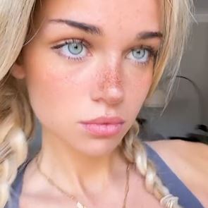 Εστέλ Ογκιλβί: Η &lt;em>γυναίκα&lt;/em> και το ερωτικό τρίγωνο με δύο πιλότους της F1