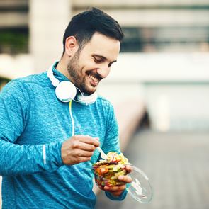 Τι δεν πρέπει να τρως ποτέ πριν την <em>προπόνηση</em>