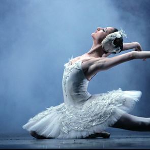 Η αναστολή της &quot;Λίμνης των Κύκνων&quot; φέρνει αντιδράσεις στο Twitter