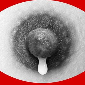 Η νέα αφίσα του Pedro Almodóvar φλερτάρει με τη διαδικτυακή λογοκρισία