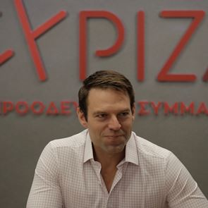 H οικογενειακή φωτογραφία των στελεχών του ΣΥΡΙΖΑ στις Σπέτσες περνά τα δικά της μηνύματα