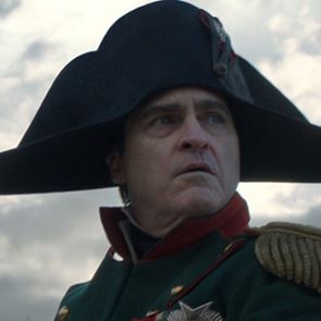 Ο Napoleon του Joaquin Phoenix δείχνει ενδιαφέρων