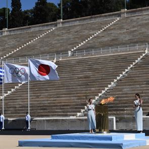 Πώς και γιατί οι Έλληνες πειθάρχησαν στα μέτρα ενάντια στον &lt;em>κορονοϊό&lt;/em>
