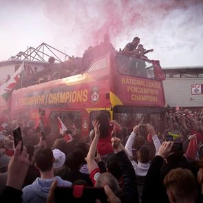 Πώς η Ρέξαμ των Ράιαν Ρέινολντς και Ρομπ ΜακΈλενεϊ έγινε το πιο κουλ ποδοσφαιρικό πρότζεκτ της δεκαετίας