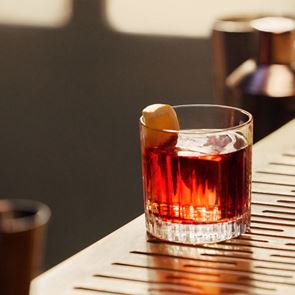 Negroni: Η μέρα που γεννήθηκε το εμβληματικό κοκτέιλ