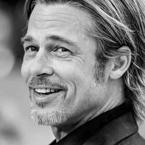 Πώς γίνεται ο Brad Pitt να δείχνει ωραιότερος από ποτέ στα 60