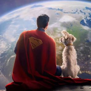 O Superman ποζάρει με τον σκύλο του για τη νέα ταινία του James Gunn