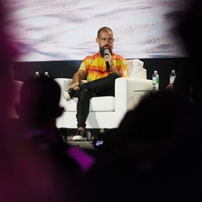 Όσο ο Elon Musk διεκδικούσε το Twitter, ο Jack Dorsey ετοίμαζε την επιστροφή